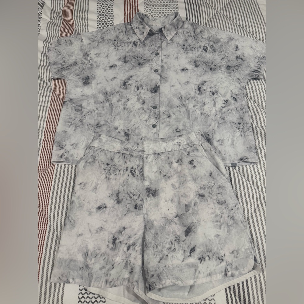 Lululemon Full day ahead s/s shirt with matching flat front relaxed short